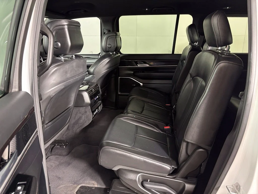 Used 2023 White Jeep Base image 42