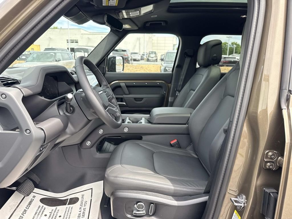 New 2026  Land Rover X-Dynamic SE image 18