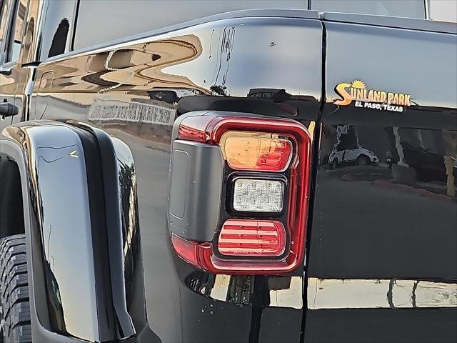 New 2026 Black Clear-Coat Exterior Paint Jeep Rubicon image 9