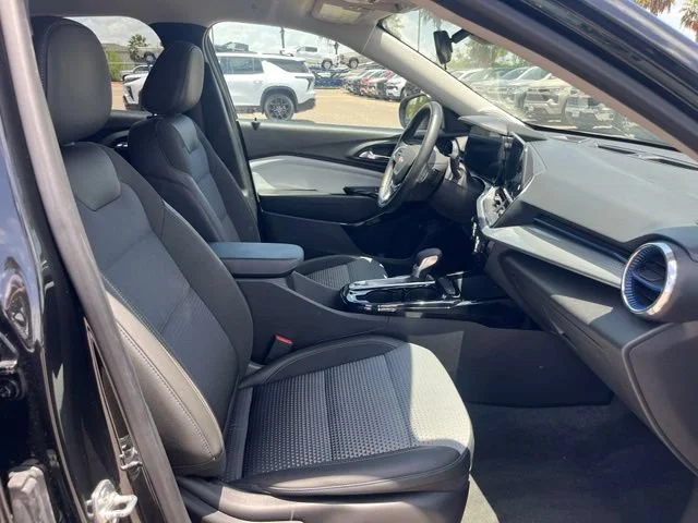 Used 2025 Mosaic Black Metallic Chevrolet LT image 21