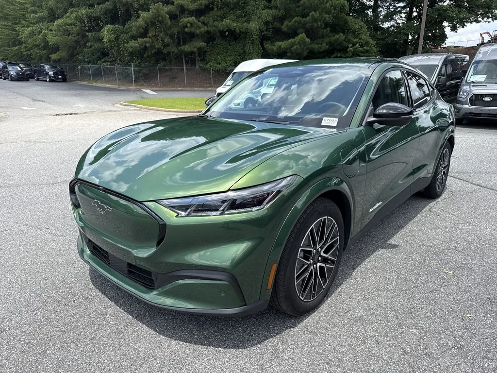Used 2025 Green Ford Premium image 3