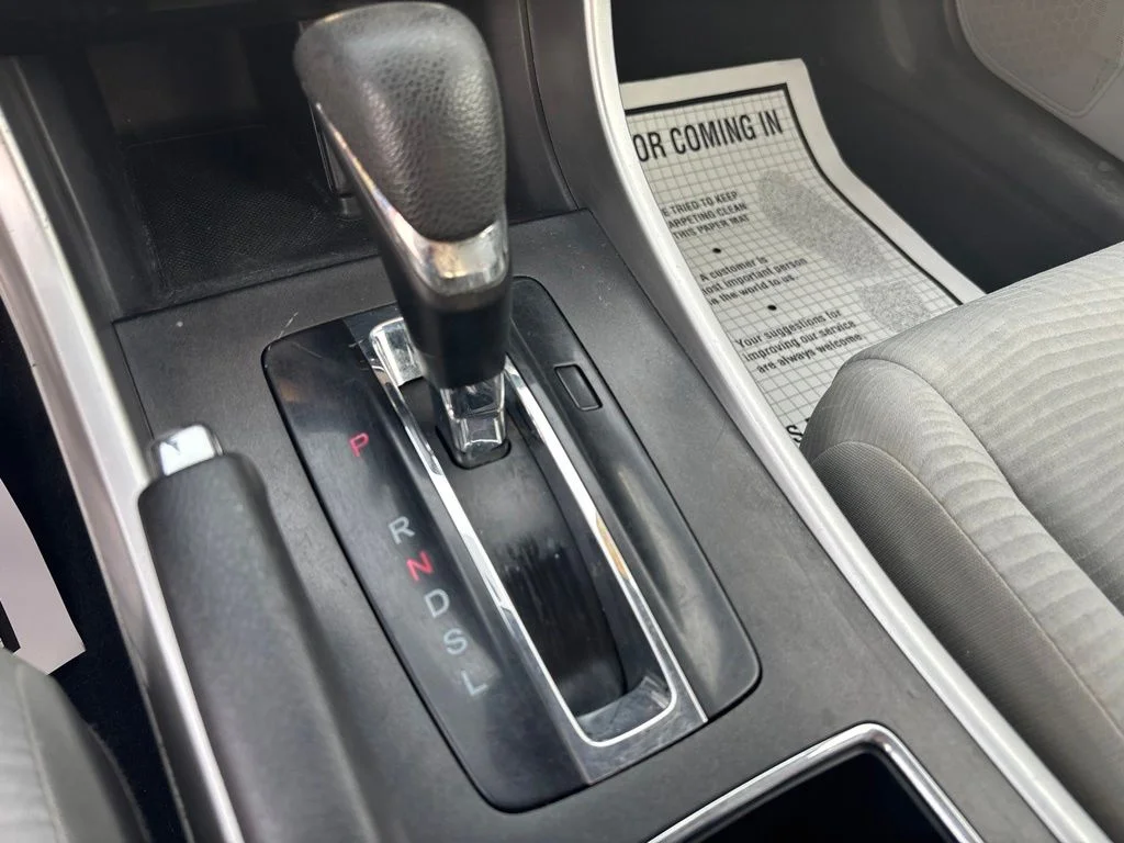 Used 2015 Silver Honda LX image 27