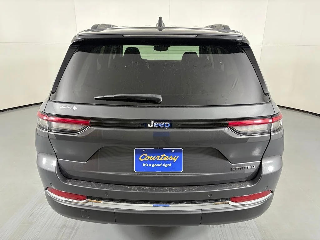 Used 2022 Gray Jeep Limited image 7