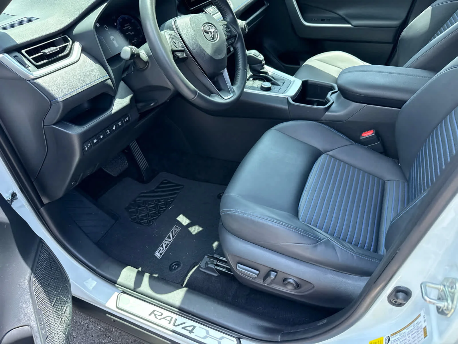 Used 2024 Wind Chill Pearl/Midnight Black Metallic Toyota Hybrid XSE image 7