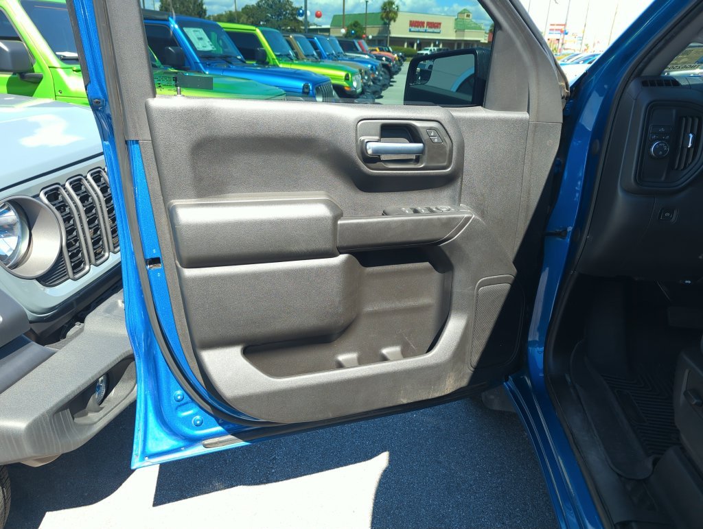 Used 2022 Blue Chevrolet Custom image 17