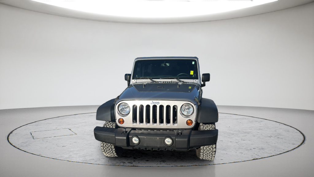 Used 2013 Silver Jeep Unlimited Sport image 3