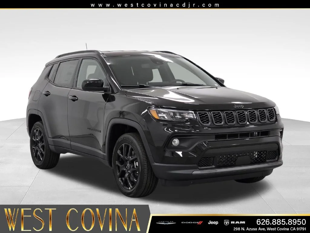 New 2026 Diamond Black Crystal Pearl-Coat Exterior Paint Jeep Latitude image 3