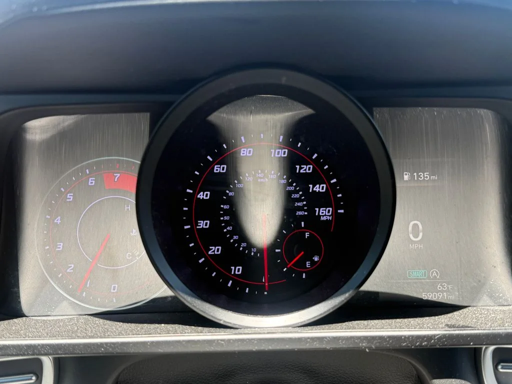 Used 2021 Gray Hyundai SE image 4