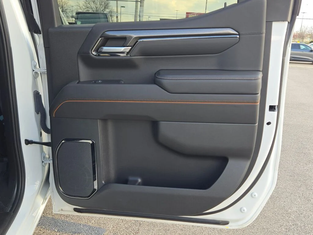 Used 2022 White GMC AT4 image 13
