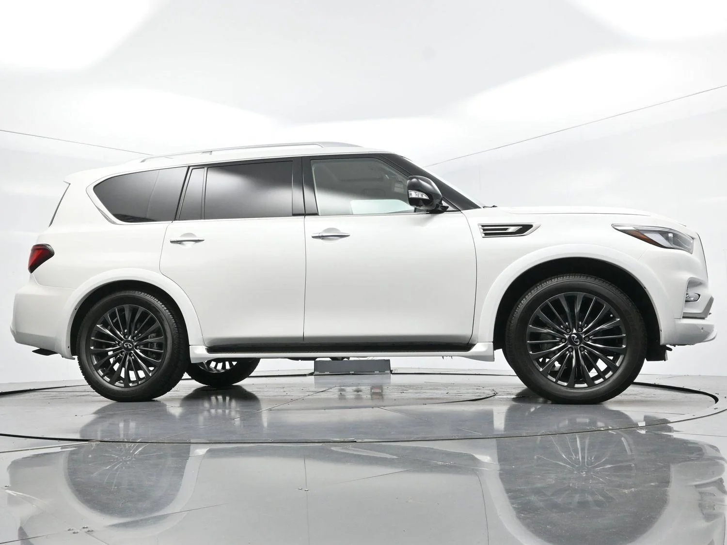Used 2023 Moonstone White INFINITI PREMIUM SELECT image 57