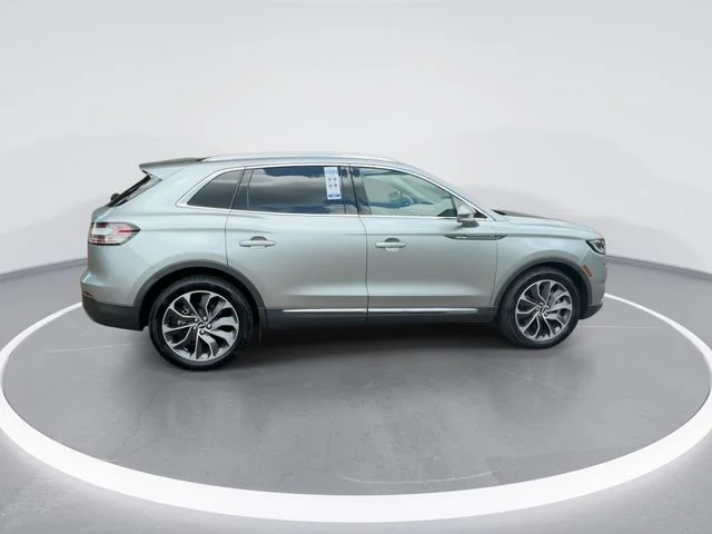 Used 2021 Silver Lincoln Reserve image 9