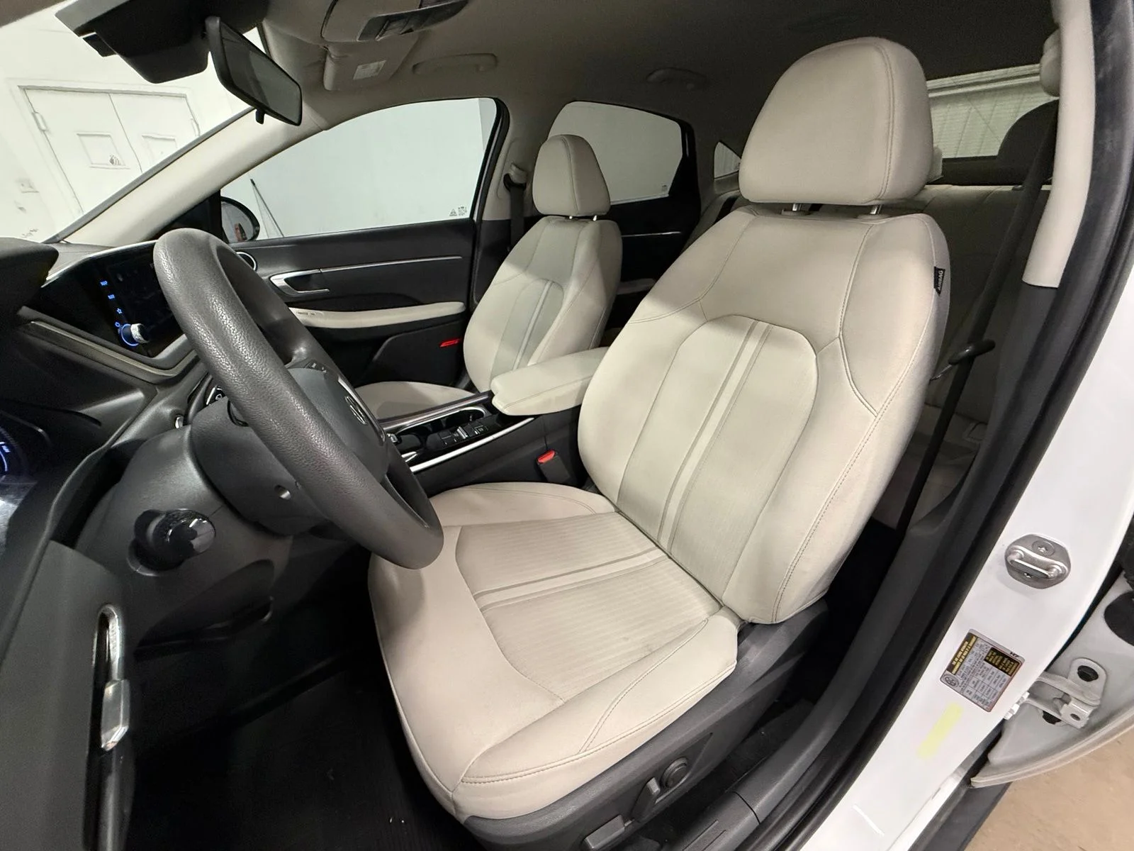 Used 2023 White Hyundai SEL image 16