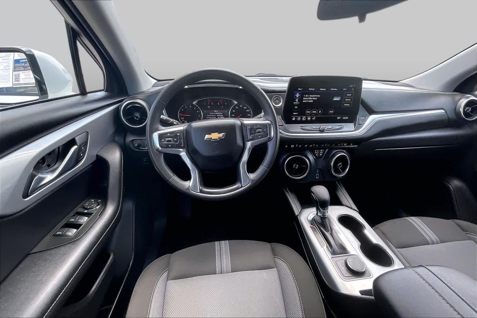 Used 2025 Summit White Chevrolet LT image 6