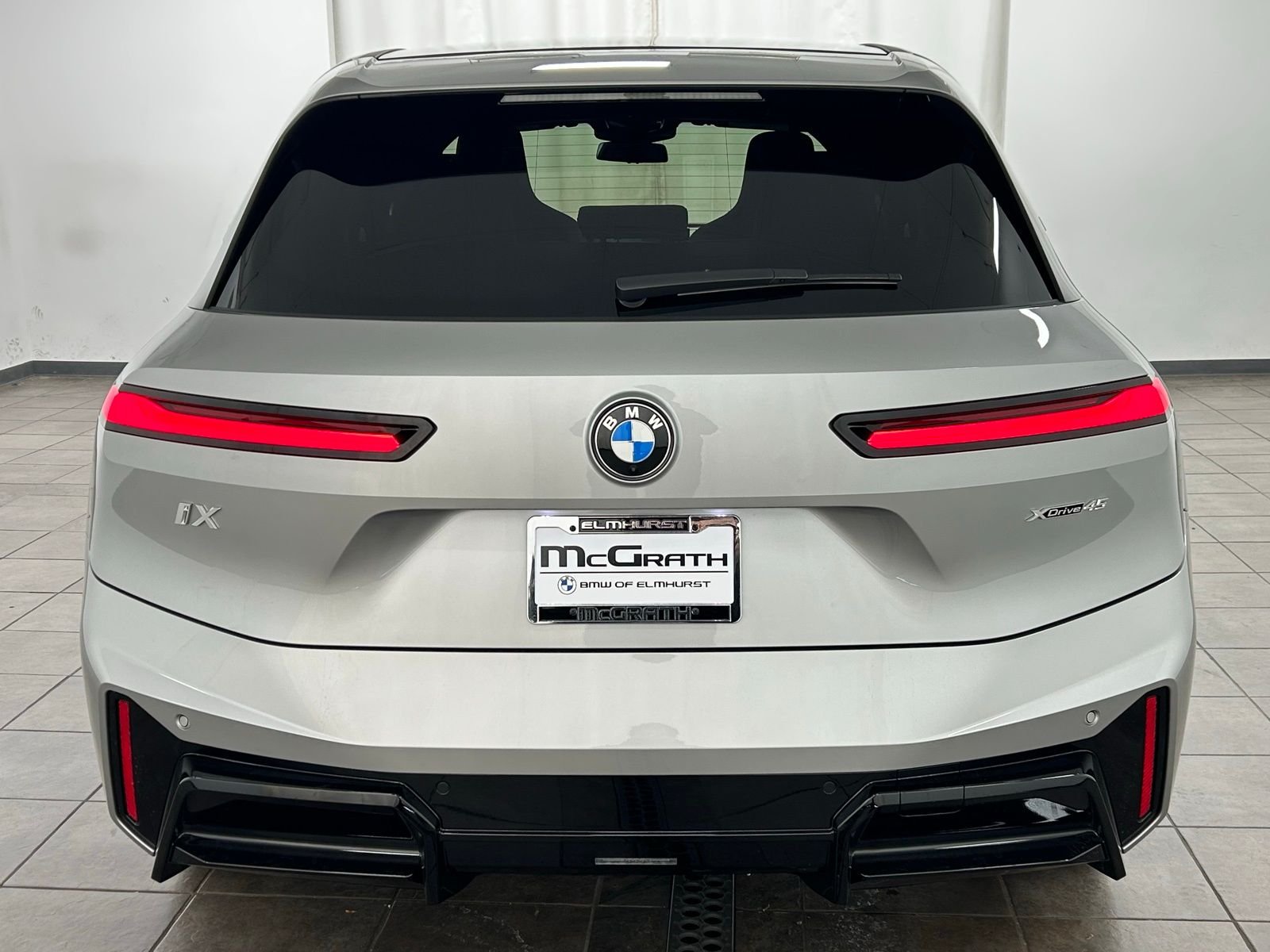 New 2026 Space Silver Metallic BMW xDrive45 image 4
