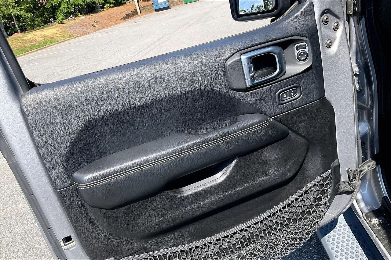 Certified Used 2018 Silver Jeep Sahara image 27