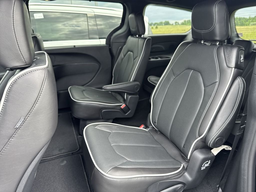 2027 Chrysler Pacifica Limited - Photo 23