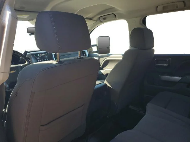 Used 2018 SILVER ICE METALLIC Chevrolet LT image 26