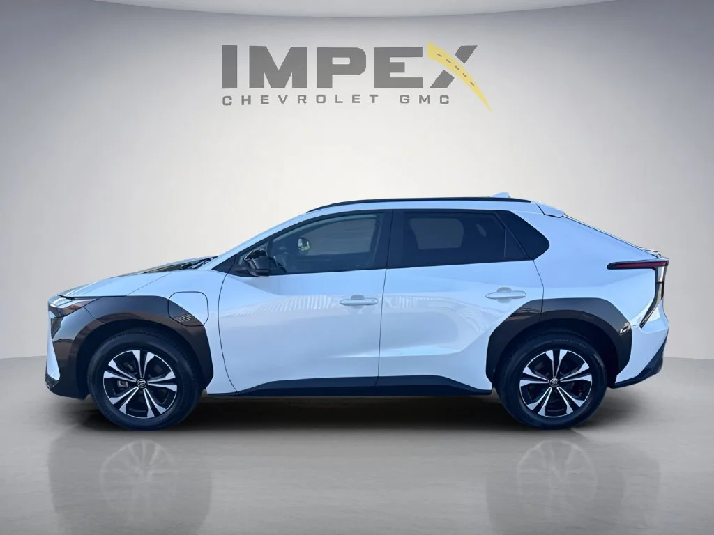 Used 2024 White Toyota XLE image 2