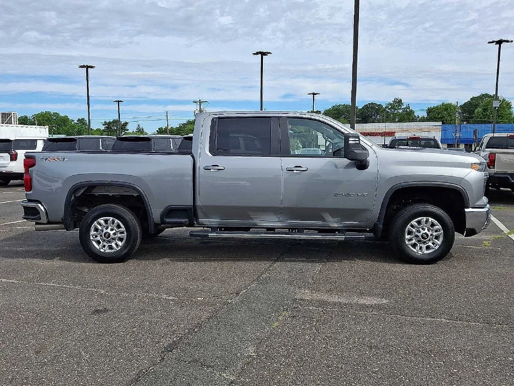 Used 2025 Sterling Gray Metallic Chevrolet LT image 13
