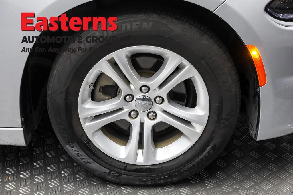 Used 2022 Silver Dodge SXT image 30