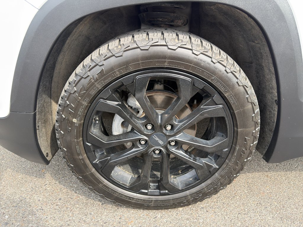 Used 2020 Summit White GMC SLE image 9