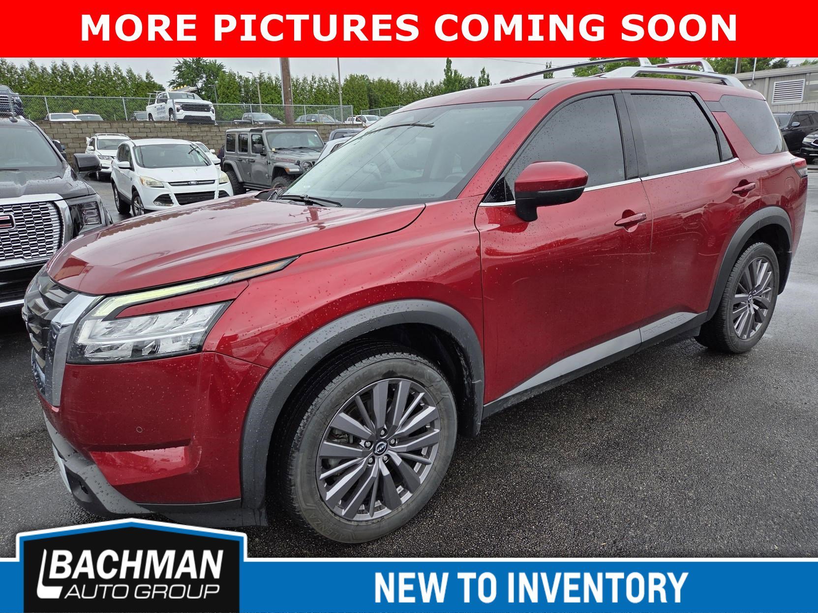 2023 Nissan Pathfinder SL 2WD's photo