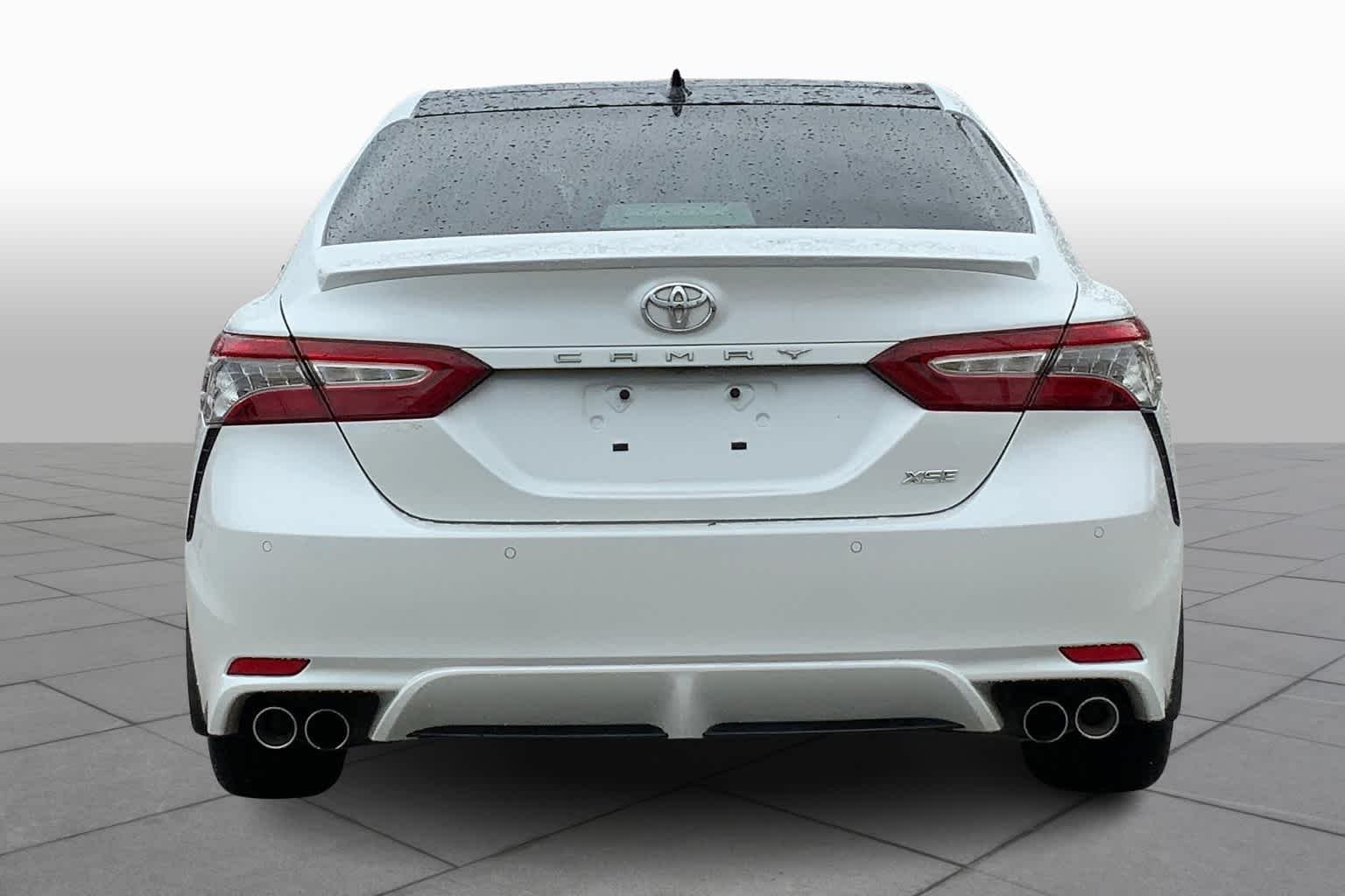 Used 2018 Wind Chill Pearl Toyota XSE V6 image 4