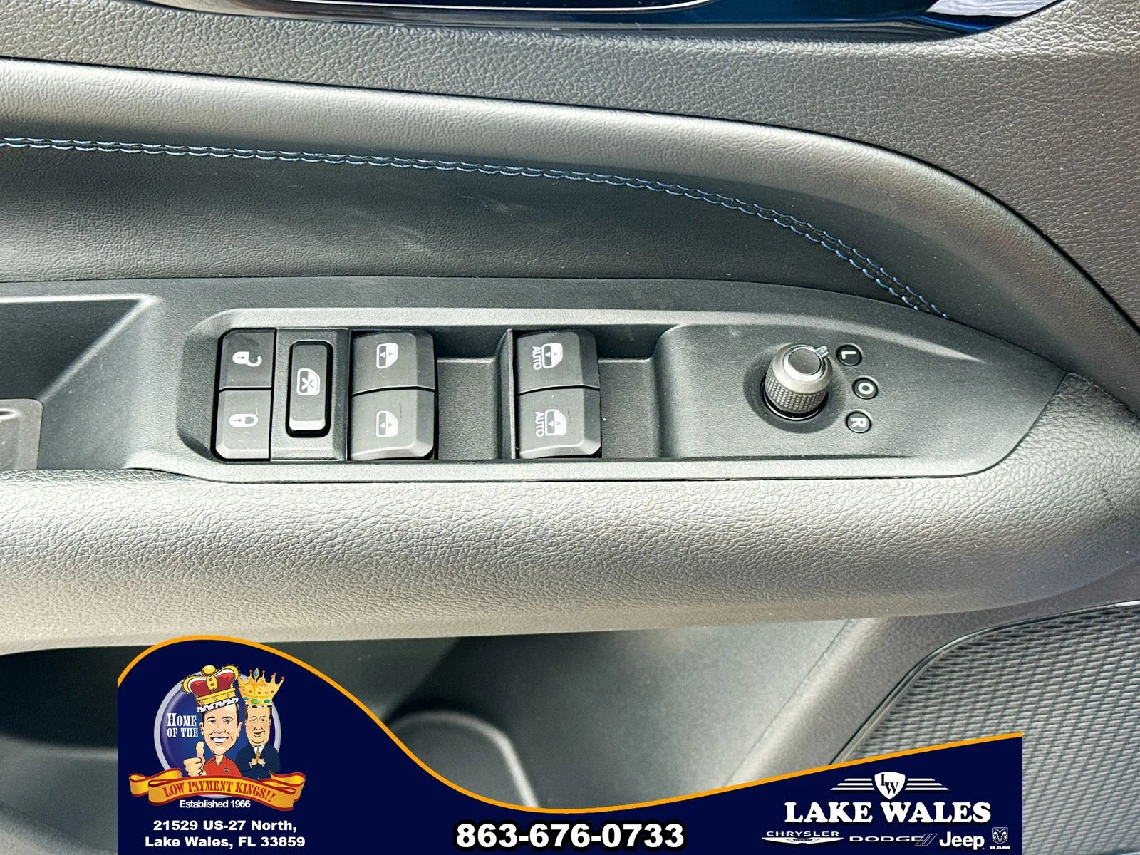 New 2026 Hydro Blue Pearl-Coat Exterior Paint Jeep Latitude image 16