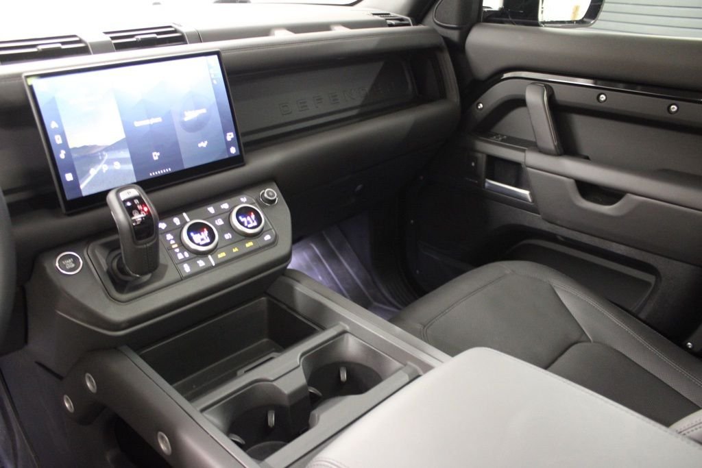 Used 2025 Black Land Rover S image 26