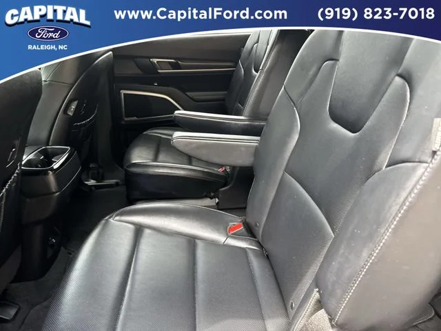 Used 2025 White Kia S image 18