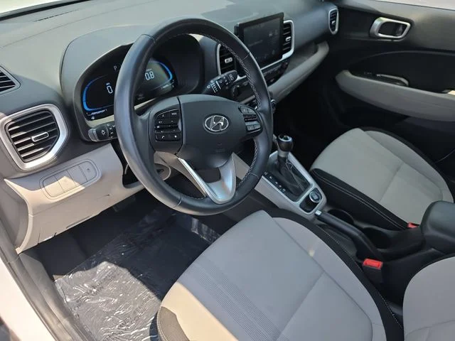 Used 2025 White Hyundai SEL image 16