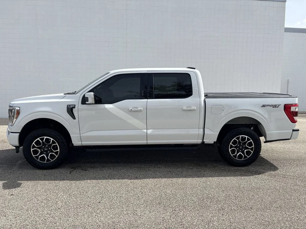 Used 2021  Ford Lariat image 10