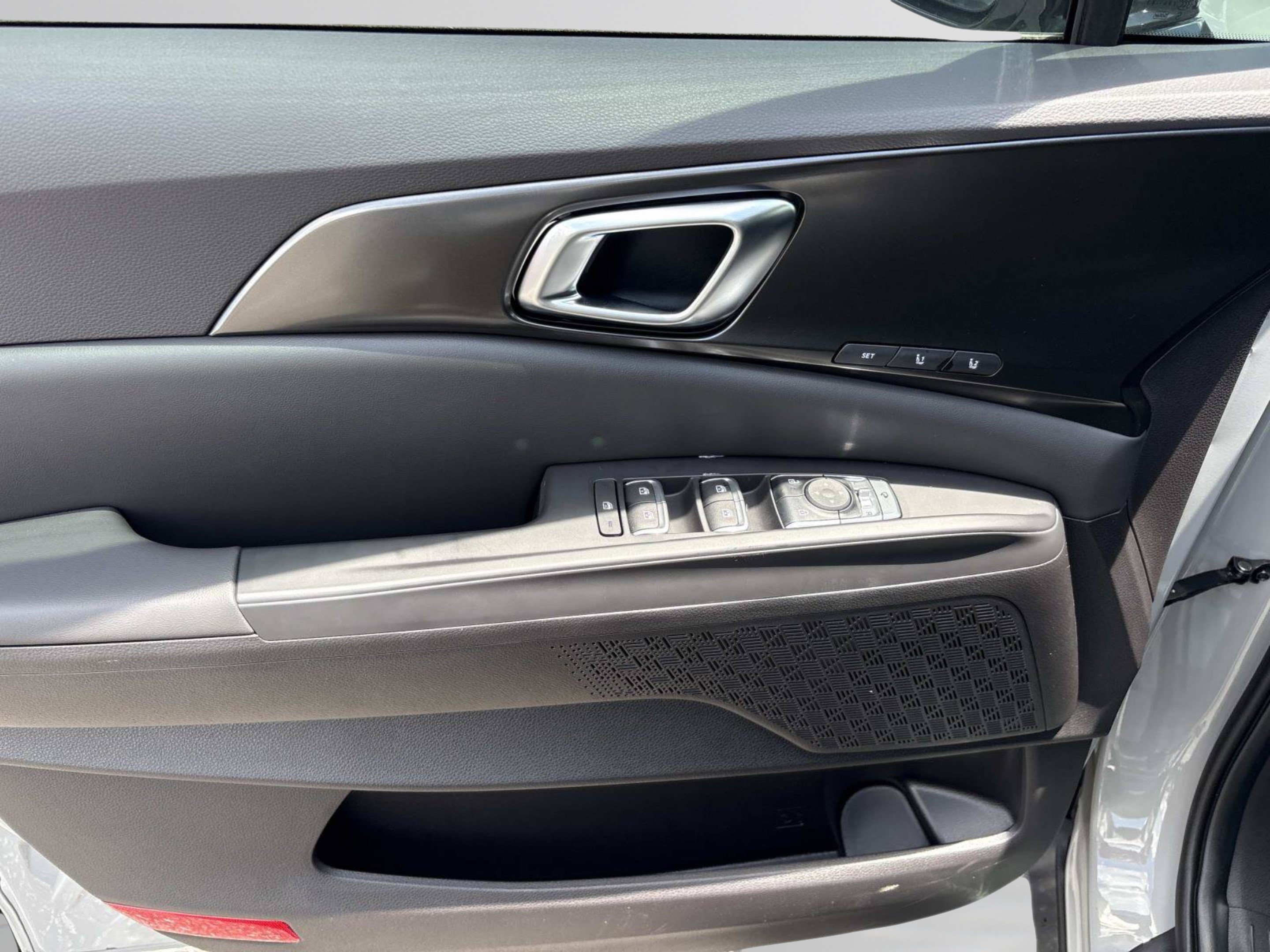 New 2026 Ceramic Silver Kia SX image 18