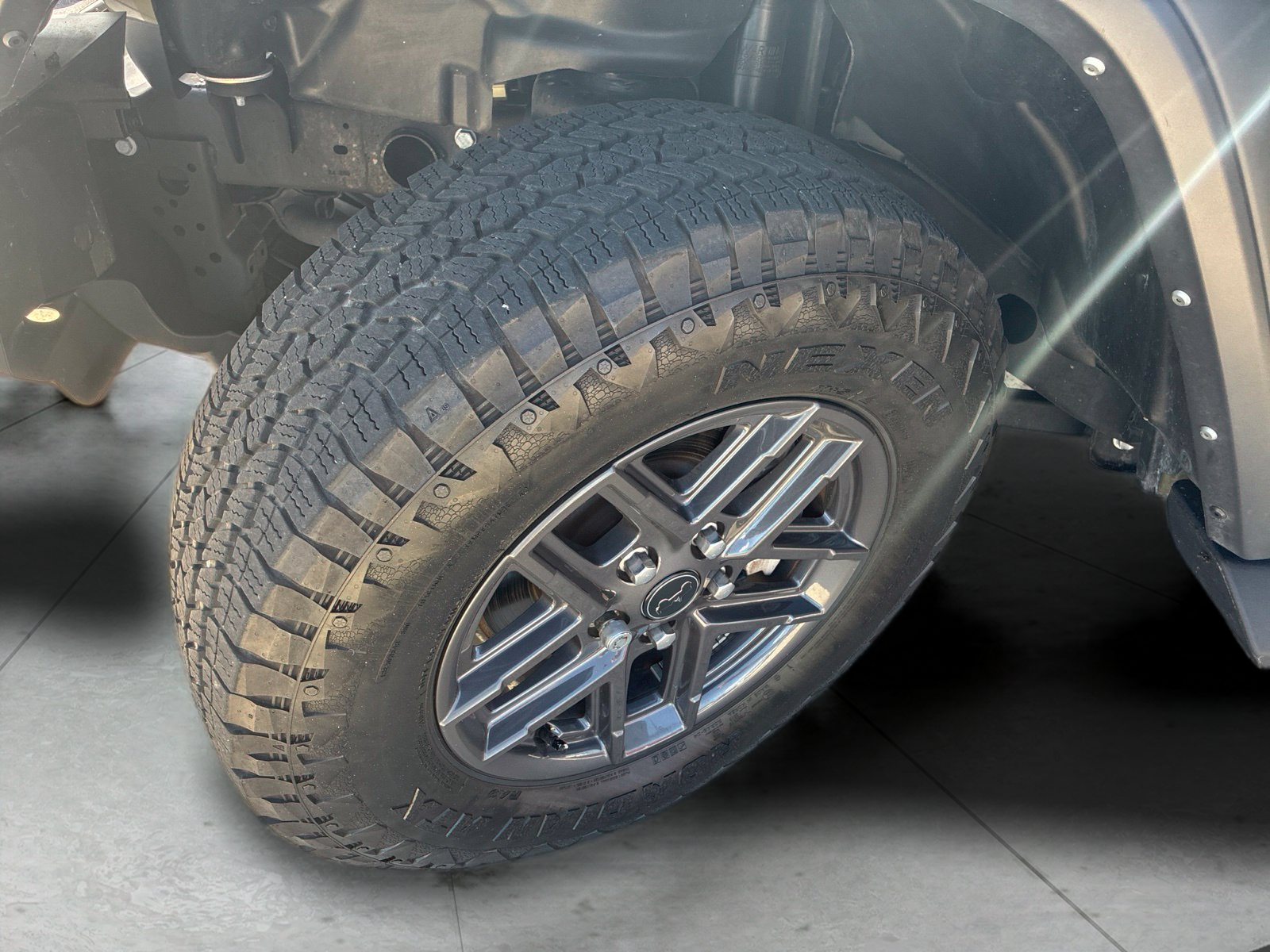 Used 2025 Green Jeep Sport S image 31