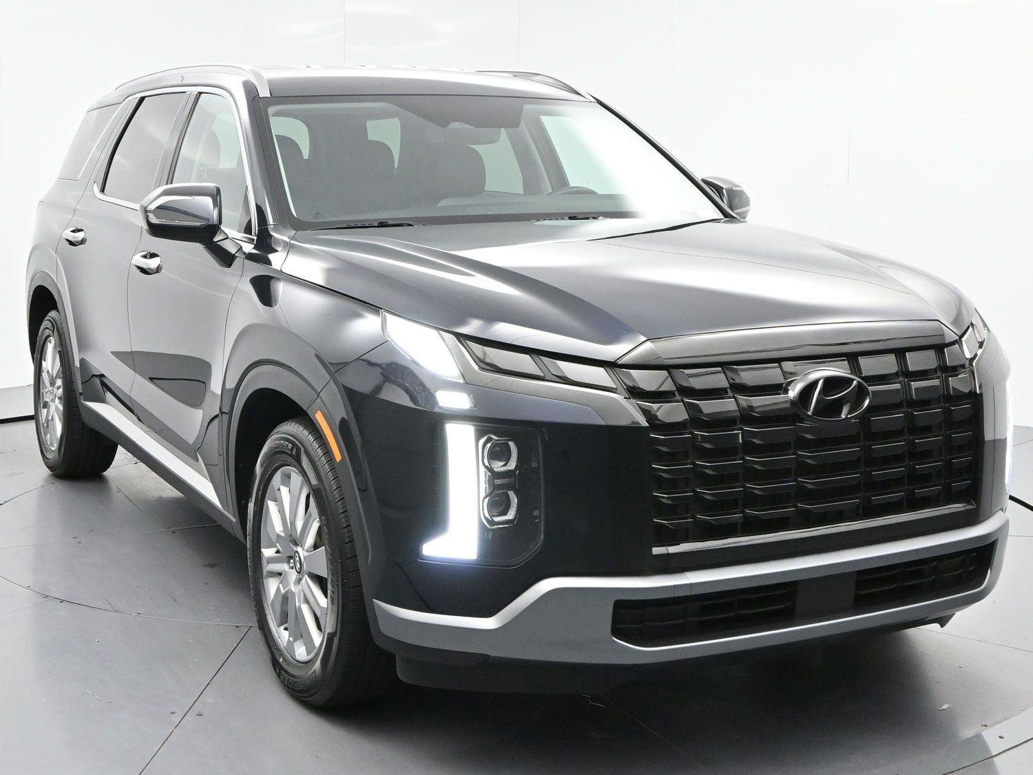 Used 2023 Moonlight Cloud Hyundai SEL image 2