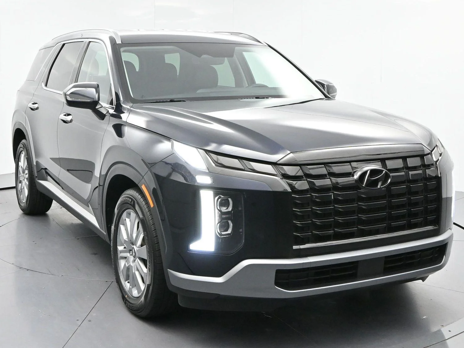 Used 2023 Moonlight Cloud Hyundai SEL image 2