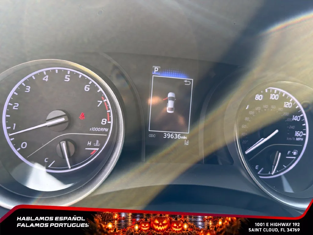 Used 2024  Toyota SE image 9