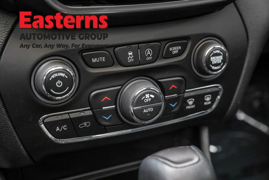 Used 2022 Gray Jeep Limited image 20