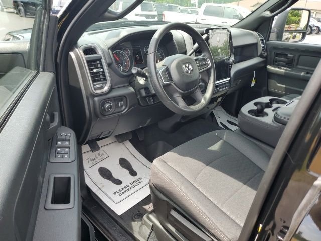 New 2026 Diamond Black Crystal Pearl-Coat Exterior Paint RAM Tradesman image 12