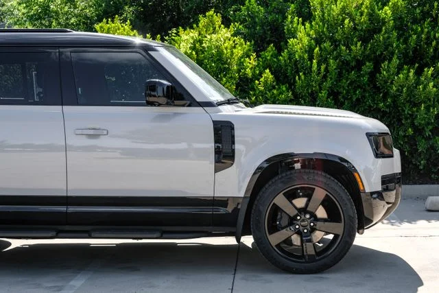 New 2026 Borasco Grey Land Rover X-Dynamic SE image 13