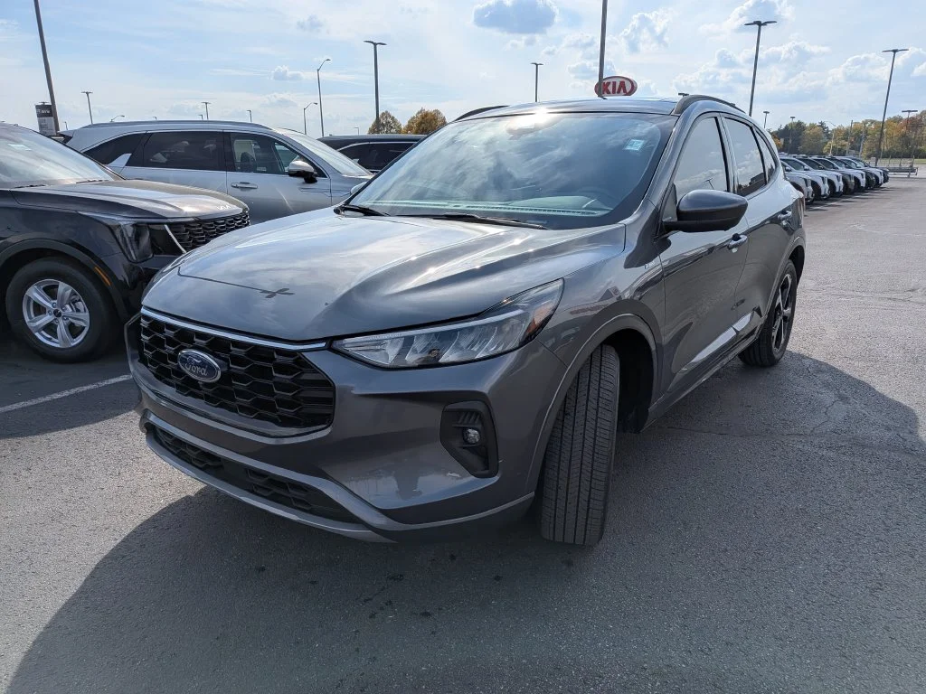 Used 2023 Gray Metallic Ford ST-Line Select image 3