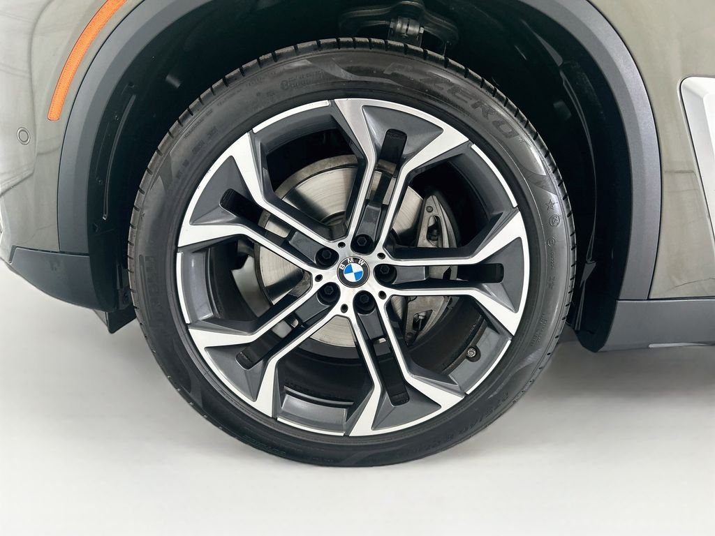 Certified Used 2026 Green Metallic BMW sDrive40i image 29