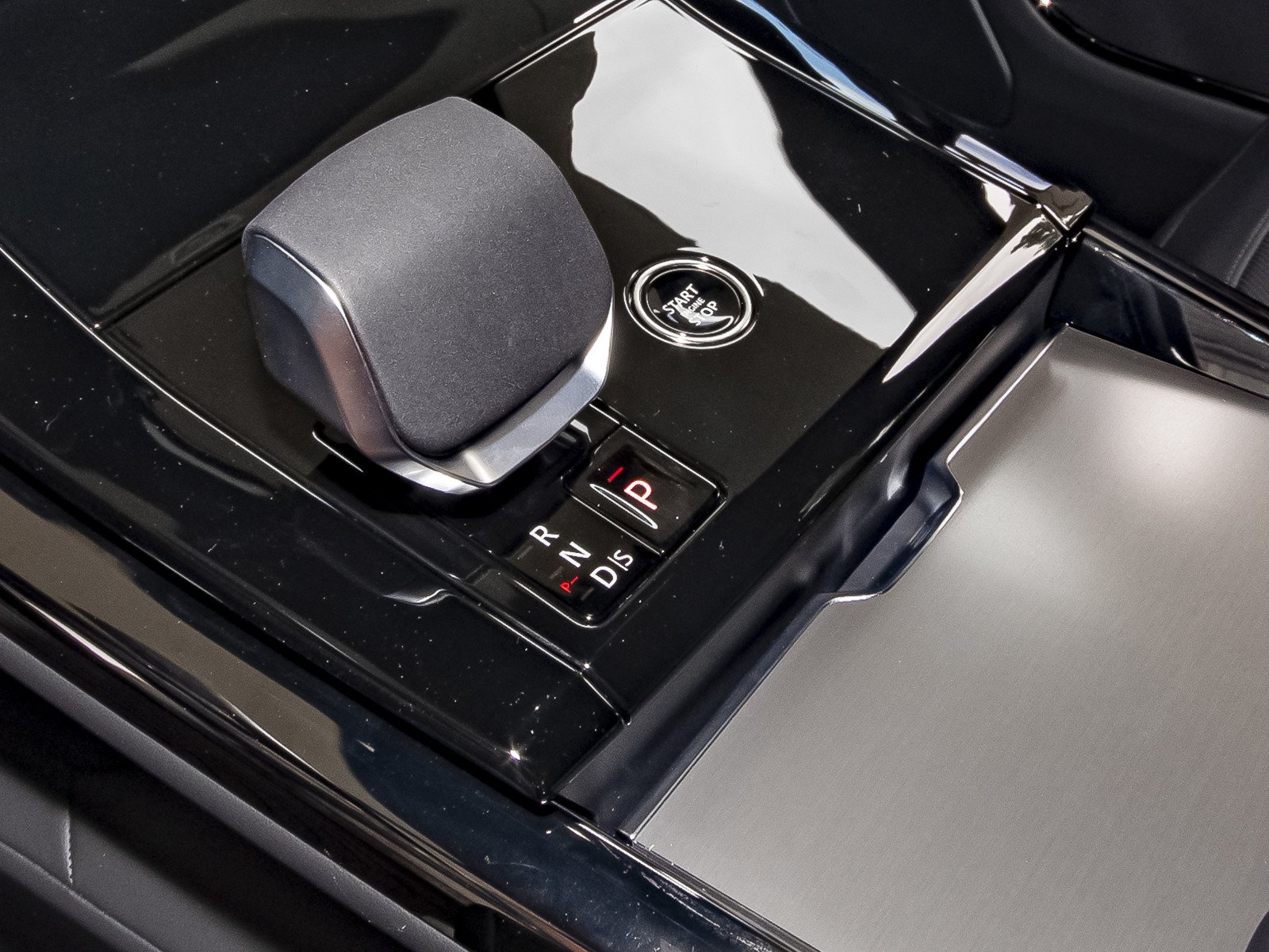 New 2026 Santorini Black Land Rover SE image 27