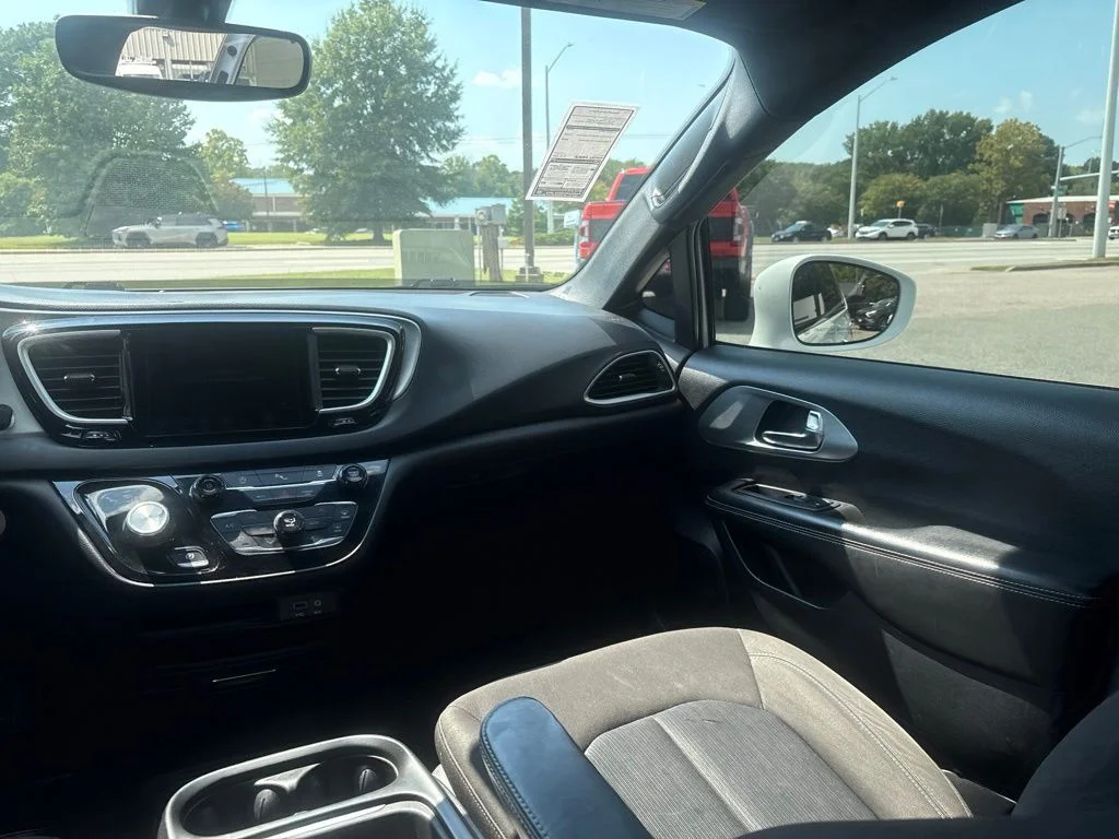 Used 2020 White Chrysler Touring image 36