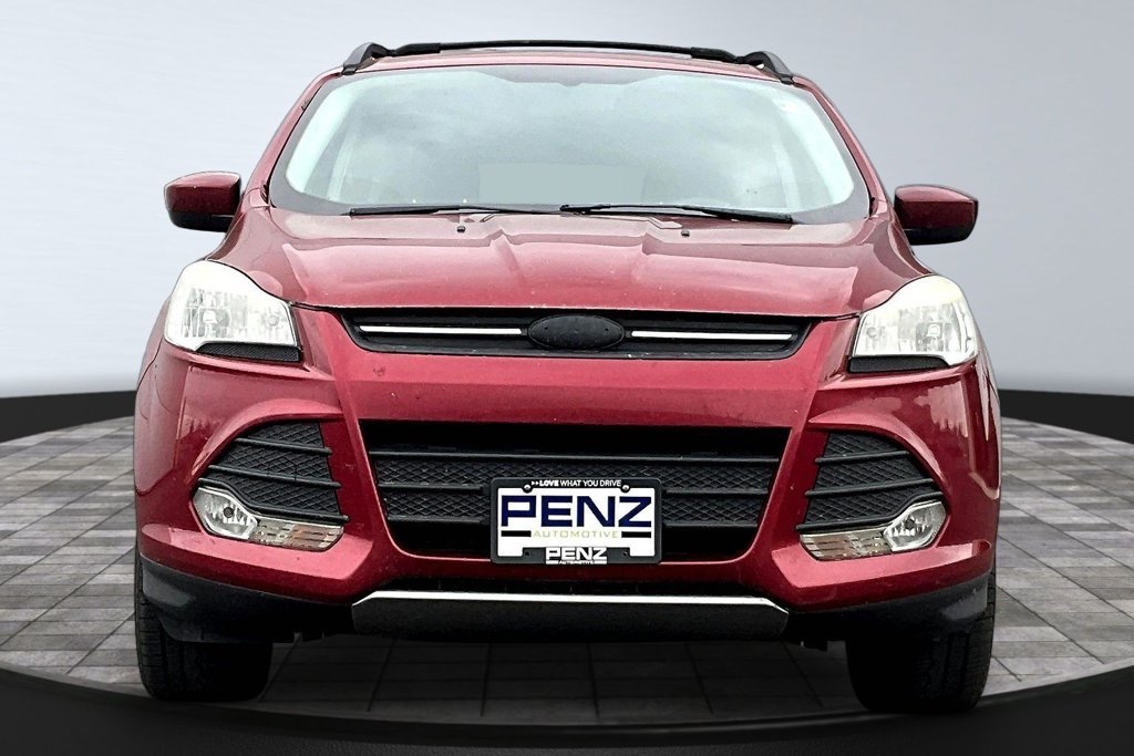 Used 2013 Red Ford SE image 2