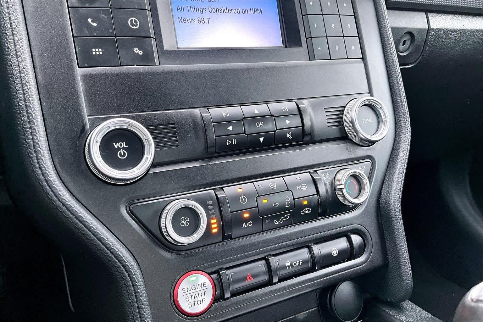 Used 2019 Magnetic Metallic Ford GT image 29