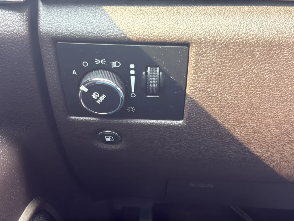 Used 2014 Black Jeep Summit image 28