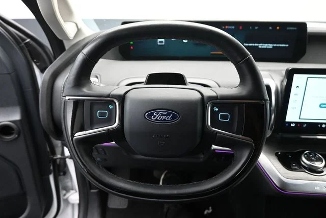 Certified Used 2025 Oxford White Ford Platinum image 16