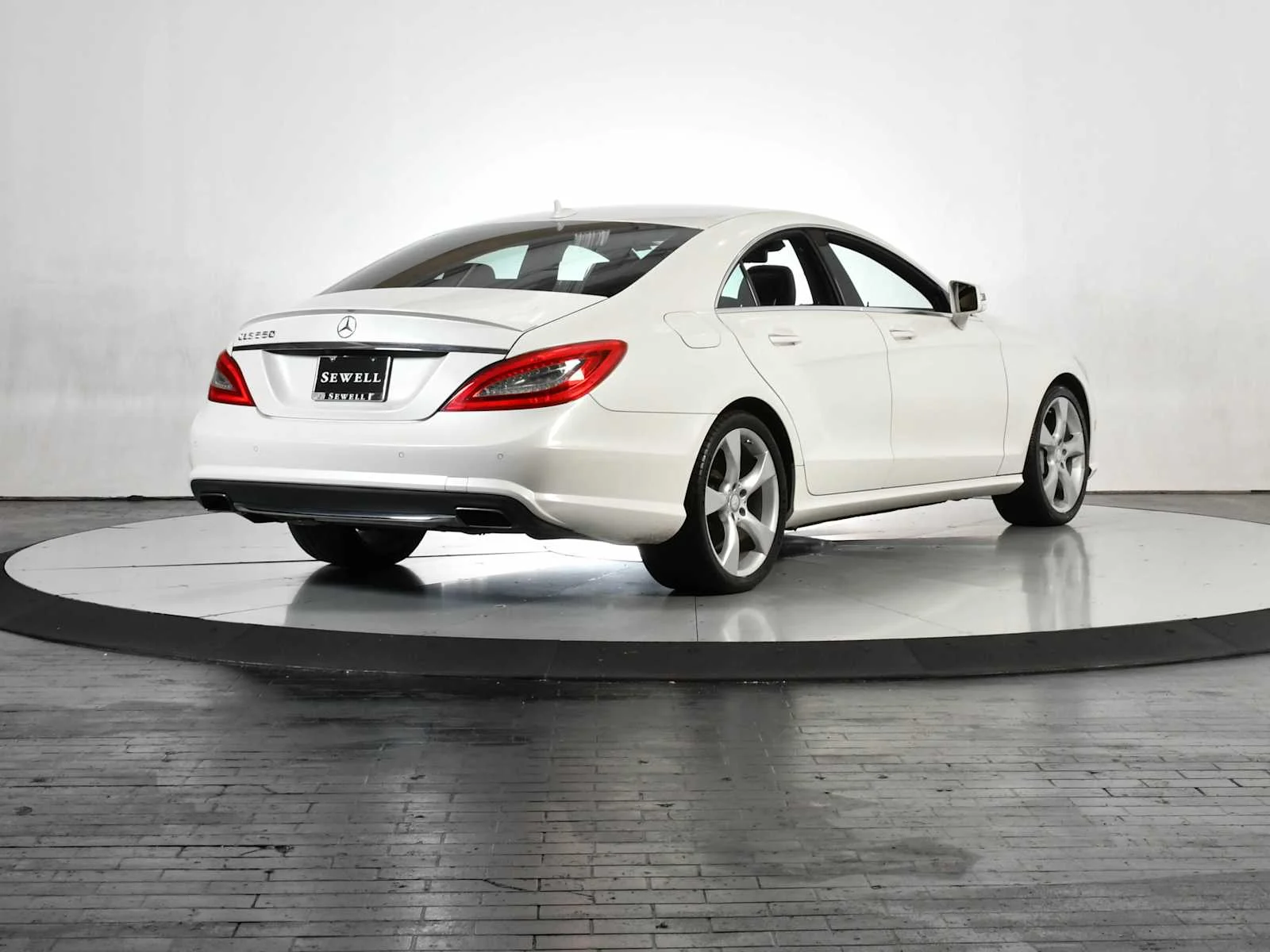 Used 2013 Diamond White Metallic Mercedes-Benz CLS 550 image 6