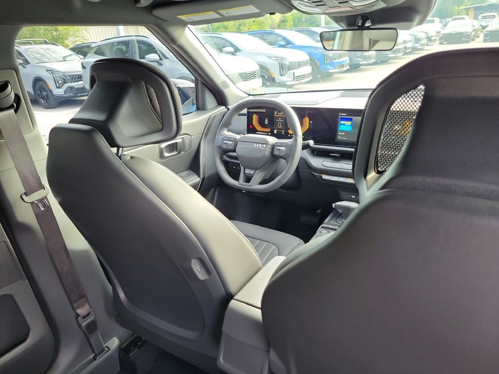 New 2027 Frost Blue / Black Roof Kia X-Line S image 13